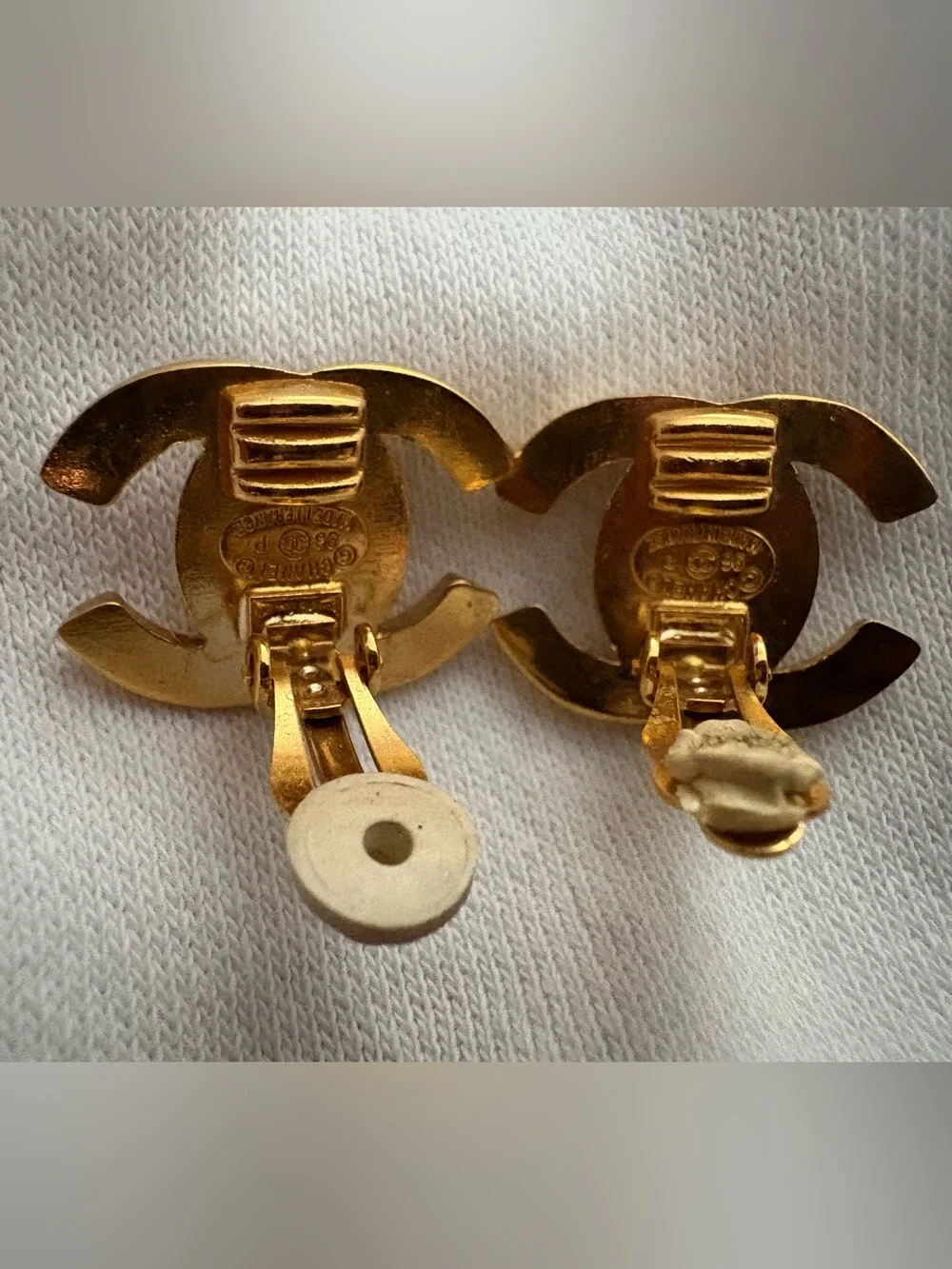 Pre loved Chanel CC Turnlock Earrings Clip-On Gold Large 96P